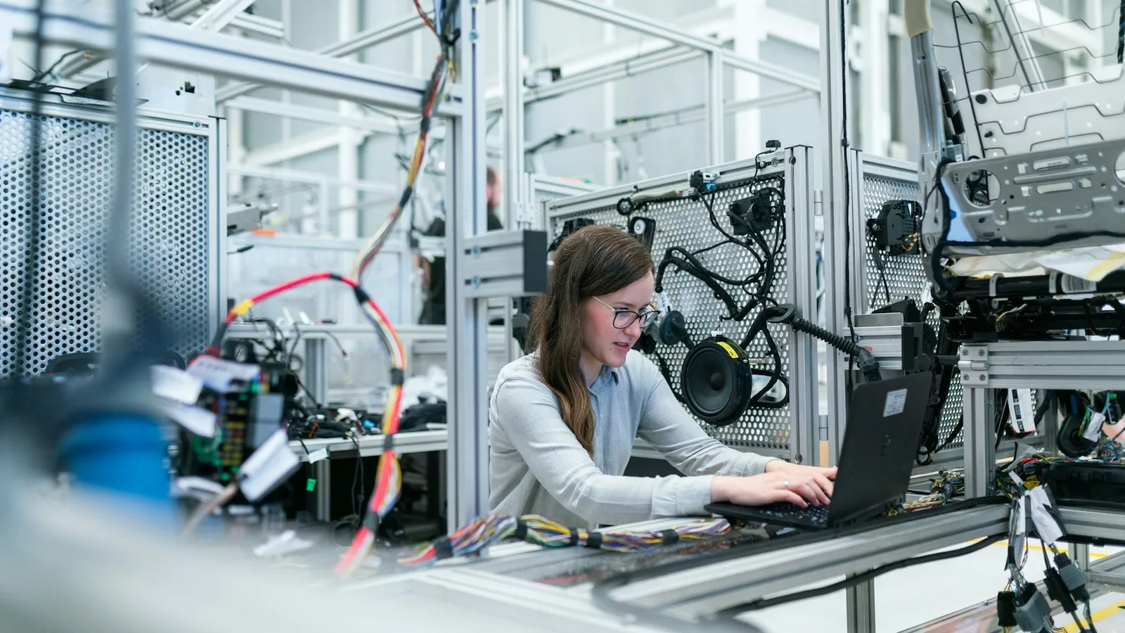 Forschungslabor und Hochtechnologie-Entwicklung in einem europäischen Industriebetrieb